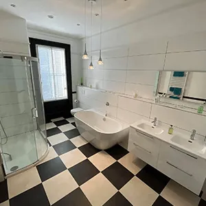 black and white tilled bathroom